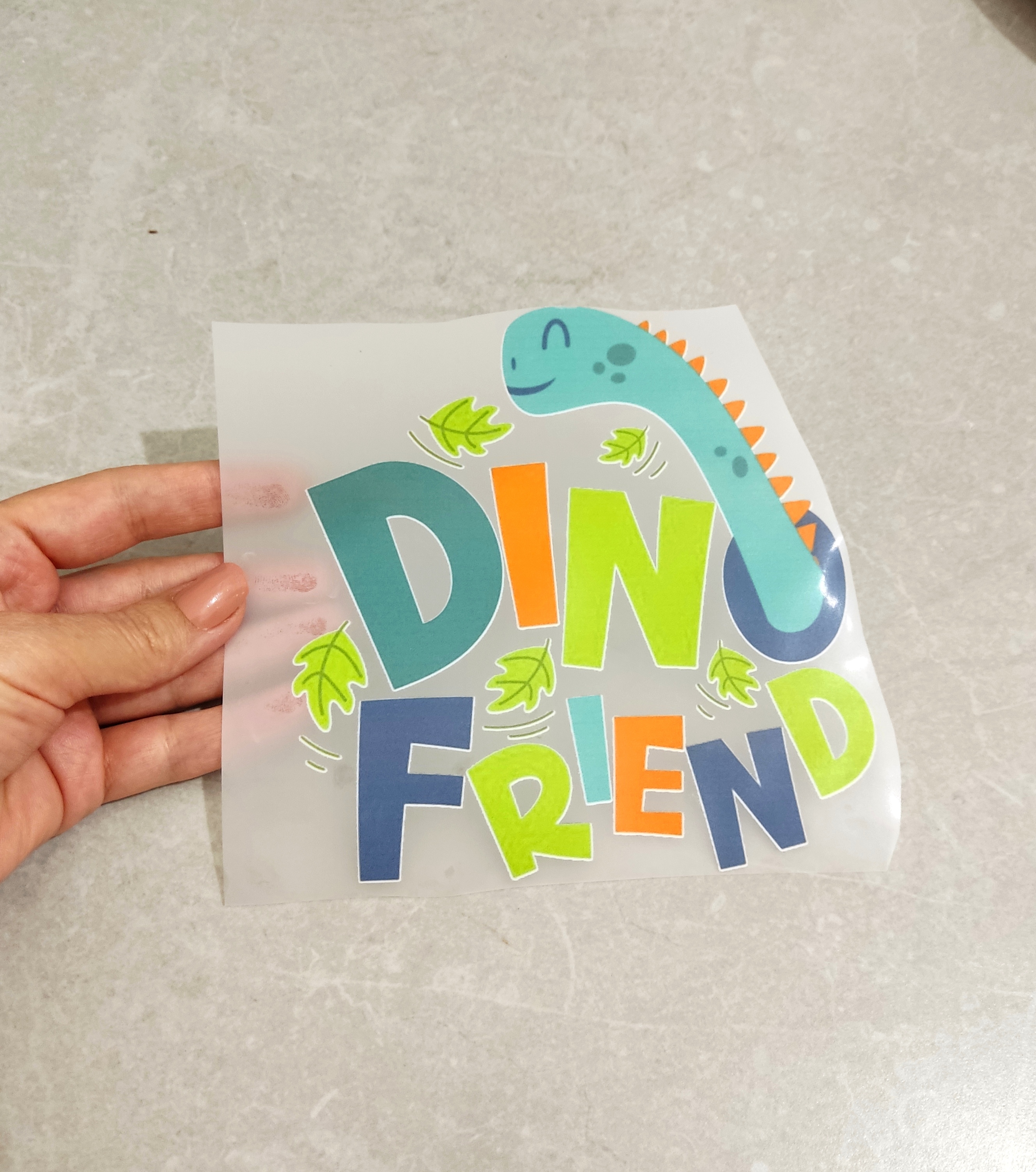 استیکر پارچه و لباس (  طرح دینو و متن )