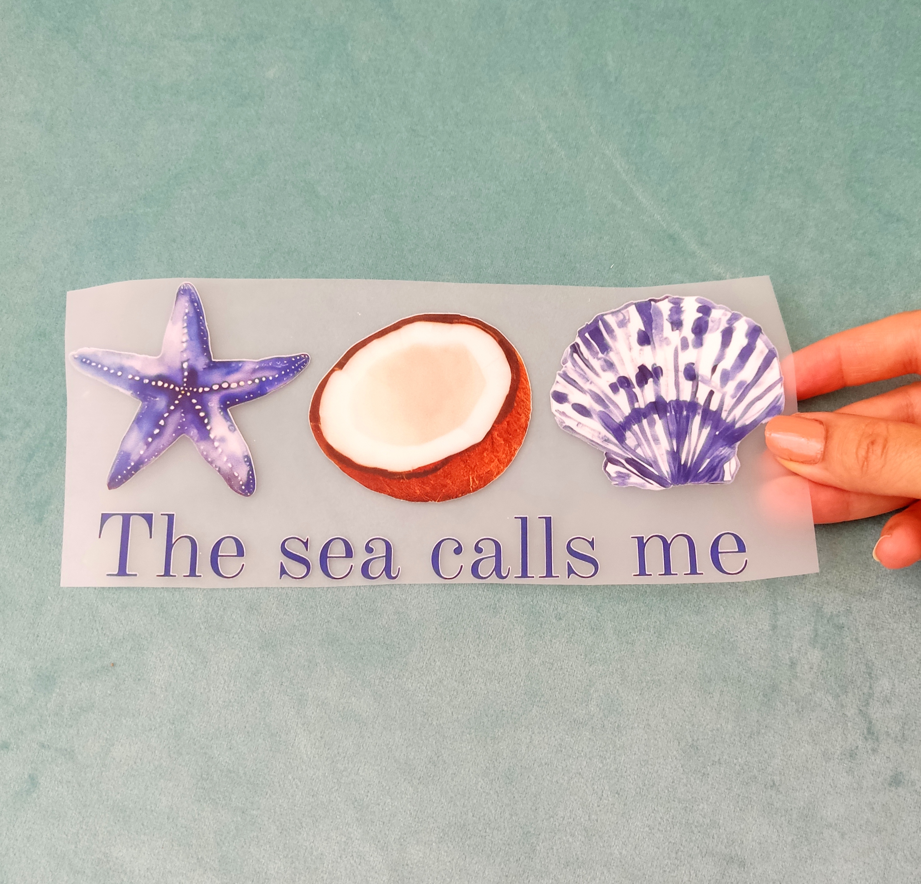 استیکر پارچه و لباس، طرح تابستانی نارگیل و صدف آبی the sea calls me